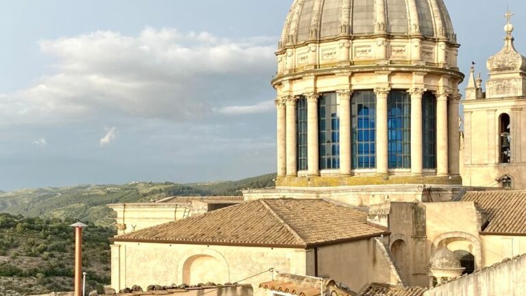 Clocher de la cathédrale de Ragusa en Sicile